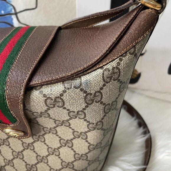 Gucci Bucket Bag (Vintage and Authentic) - Picture 4 of 16